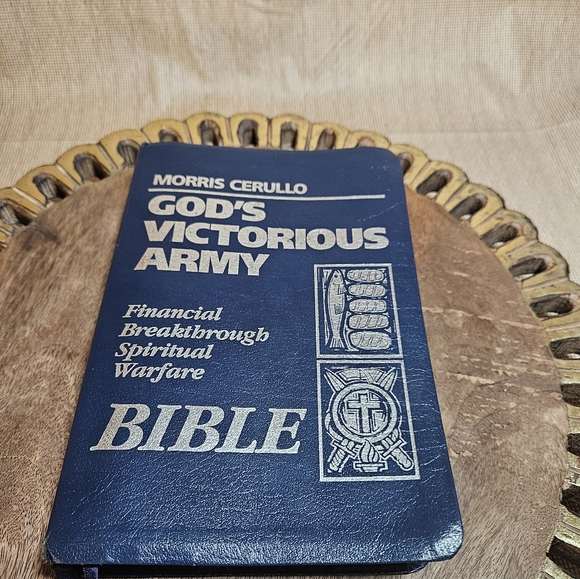 1996 Financial Breakthrough Spiritual Warfare Bible by Morris Cerullo Leather - Picture 14 of 16